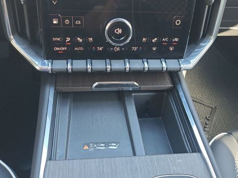 Used 2025 GMC Acadia Denali image 33