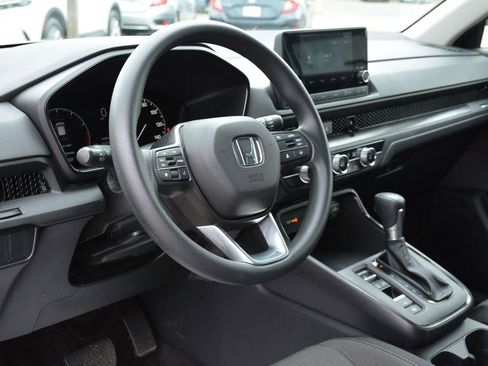 Used 2025 Honda CR-V LX image 8