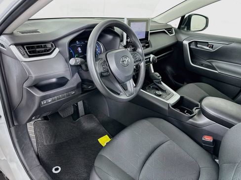 Used 2025 Toyota RAV4 XLE w/ Convenience Package AWD/4WD image 9