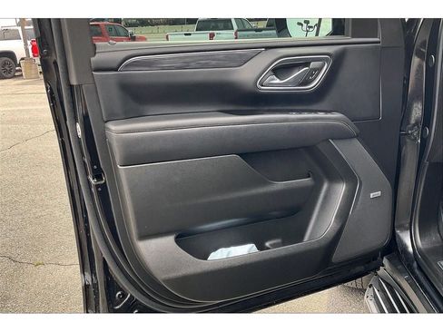 Used 2023 GMC Yukon SLT w/ SLT Premium Package AWD/4WD image 25