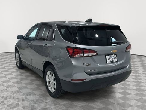 Used 2023 Chevrolet Equinox LS w/ LS Convenience Package image 3