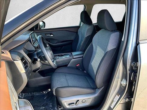 Used 2023 Nissan Rogue SV image 27