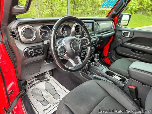 Used 2020 Jeep Wrangler Unlimited Sahara AWD/4WD image 9