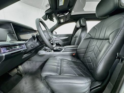 Used 2023 BMW i7 xDrive60 AWD/4WD image 10