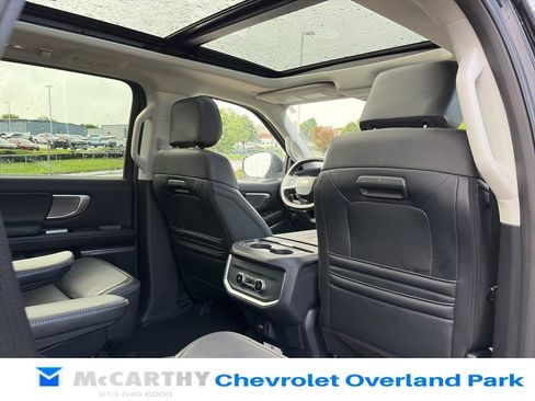 Used 2025 Ford Expedition Platinum AWD/4WD image 46