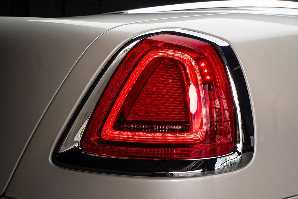 Used 2016 Rolls-Royce Dawn RWD image 19