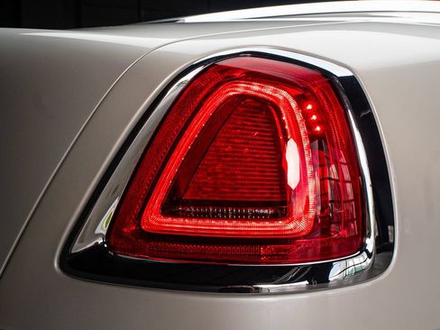 Used 2016 Rolls-Royce Dawn RWD image 19