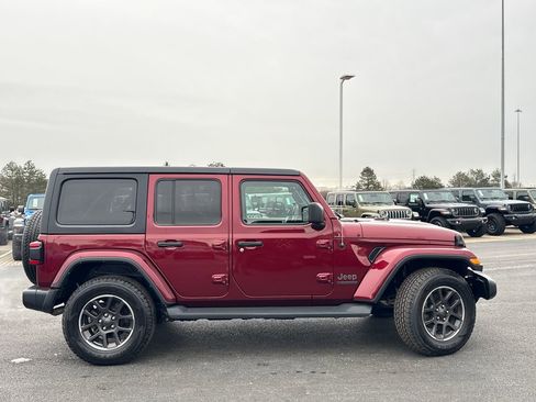Used 2021 Jeep Wrangler Unlimited Sahara image 2