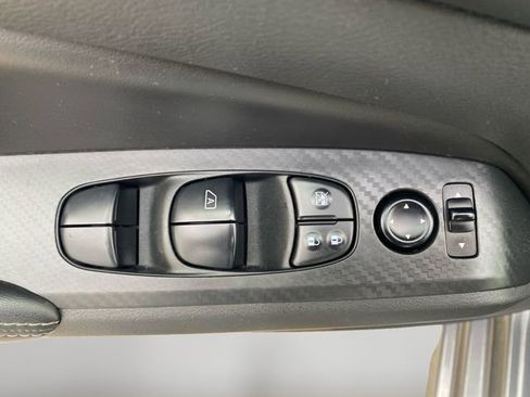 Used 2024 Nissan Altima 2.5 SV FWD image 17