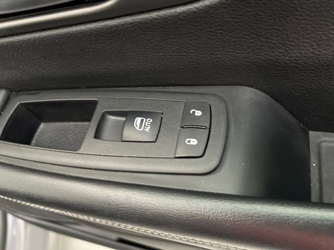Used 2025 Chrysler Pacifica Select FWD image 33
