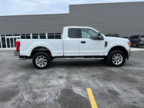 Used 2017 Ford F250 XLT w/ FX4 Off-Road Package image 9