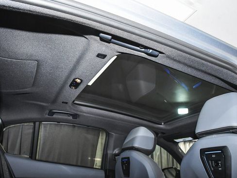 Used 2025 BMW i5 M60 w/ Executive Package image 70