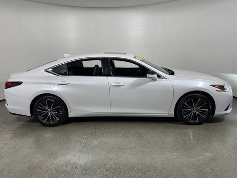Used 2025 Lexus ES 350 w/ Premium Package image 2