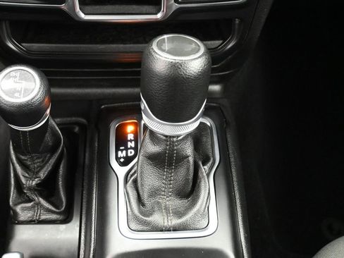 Used 2020 Jeep Wrangler Sport image 23