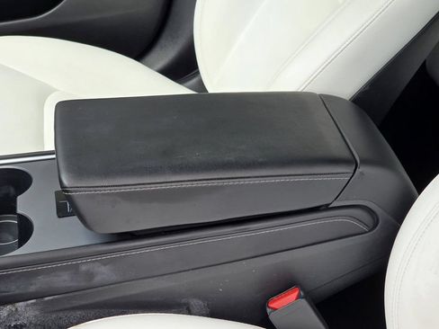 Used 2022 Tesla Model 3 Standard Range RWD image 9