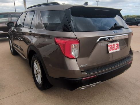 Used 2021 Ford Explorer XLT w/ Equipment Group 202A image 5