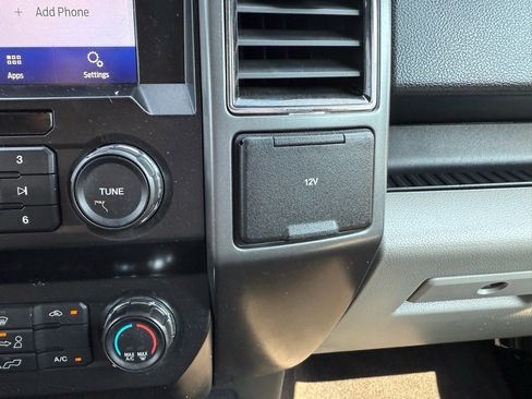 Used 2020 Ford F150 XLT image 30