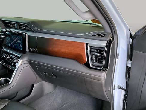 Used 2025 GMC Sierra 1500 Denali AWD/4WD image 19