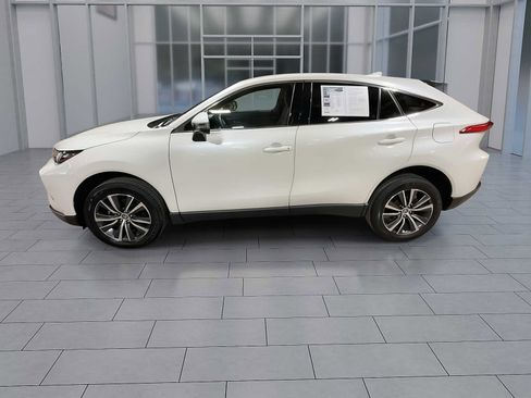 Certified 2022 Toyota Venza LE image 5