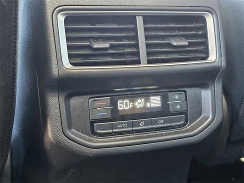 Used 2025 Volkswagen Atlas SE image 18