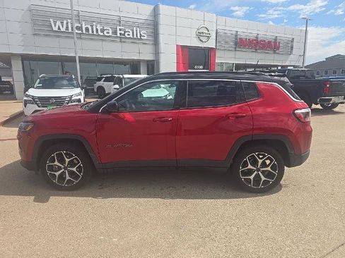 Used 2025 Jeep Compass Limited AWD/4WD image 2