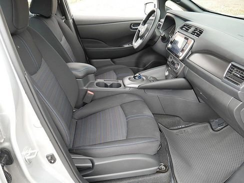 Used 2025 Nissan Leaf S image 43