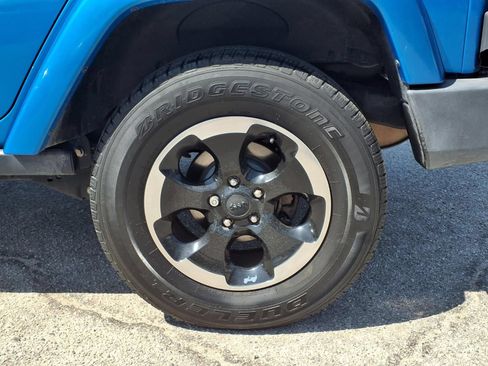 Used 2014 Jeep Wrangler Unlimited Sahara AWD/4WD image 4