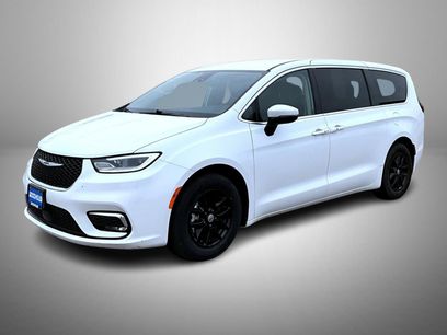 Used 2023 Chrysler Pacifica Touring-L