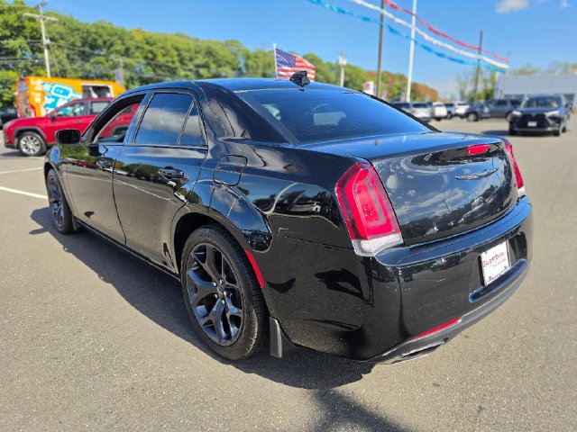 Used 2023 Chrysler 300 Touring w/ Sport Appearance Package RWD image 5