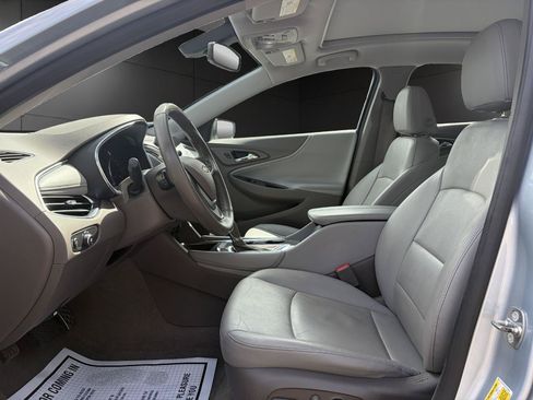Used 2017 Chevrolet Malibu LT w/ Leather Package FWD image 9
