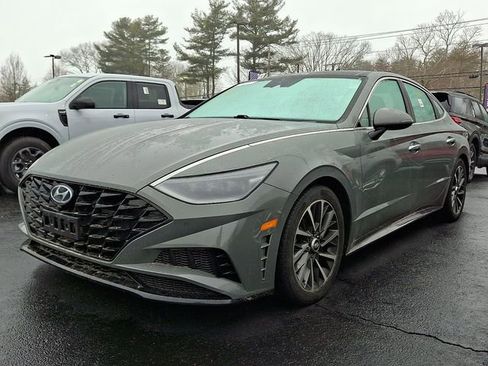 Used 2022 Hyundai Sonata Limited w/ Preferred Accessory Package image 2