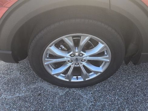 Used 2020 Ford Explorer XLT w/ Equipment Group 202A RWD image 4