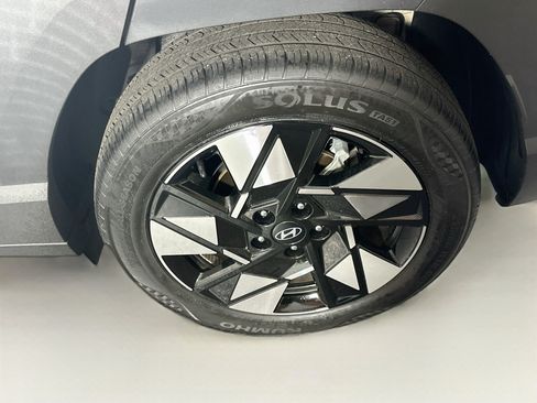 Used 2024 Hyundai Kona SEL FWD image 11