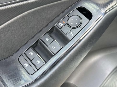 Used 2024 Nissan Rogue S image 23