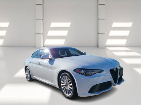 Used 2022 Alfa Romeo Giulia Sprint image 2