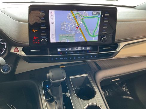 Certified 2022 Toyota Sienna Platinum w/ Protection Package (TMS) image 15