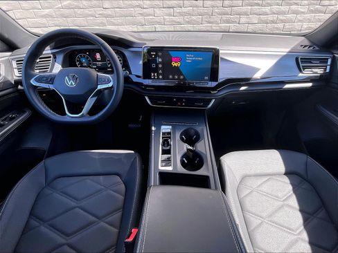 Certified 2024 Volkswagen Atlas Cross Sport SE FWD image 15