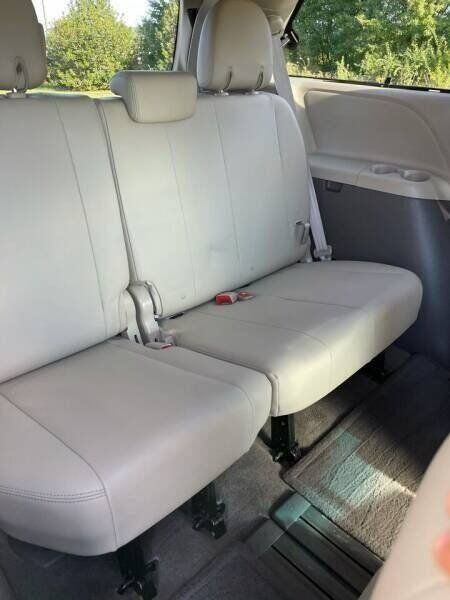 Used 2011 Toyota Sienna XLE FWD image 15