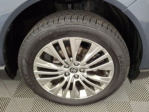 Certified 2023 Toyota Venza XLE AWD/4WD image 19
