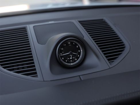 Certified 2025 Porsche Macan image 22