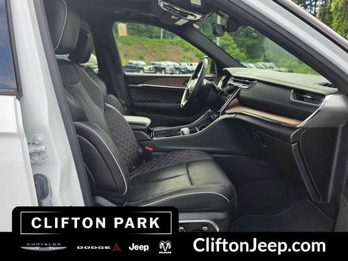 Used 2023 Jeep Grand Cherokee Summit AWD/4WD image 15