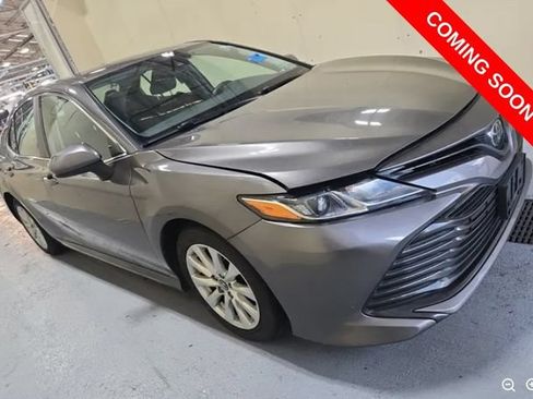 Used 2019 Toyota Camry LE FWD image 4