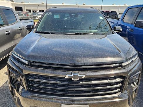 Used 2026 Chevrolet Traverse LT w/ Enhanced Driving Package image 2