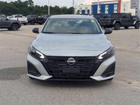 Used 2024 Nissan Altima 2.5 SV image 8