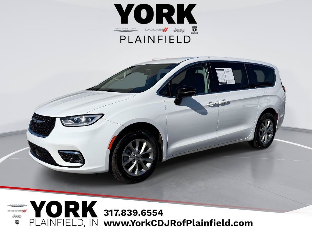 Used 2024 Chrysler Pacifica Touring-L AWD/4WD image 1