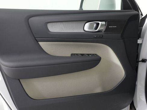 Used 2024 Volvo XC40 B5 Plus w/ Climate Package image 24