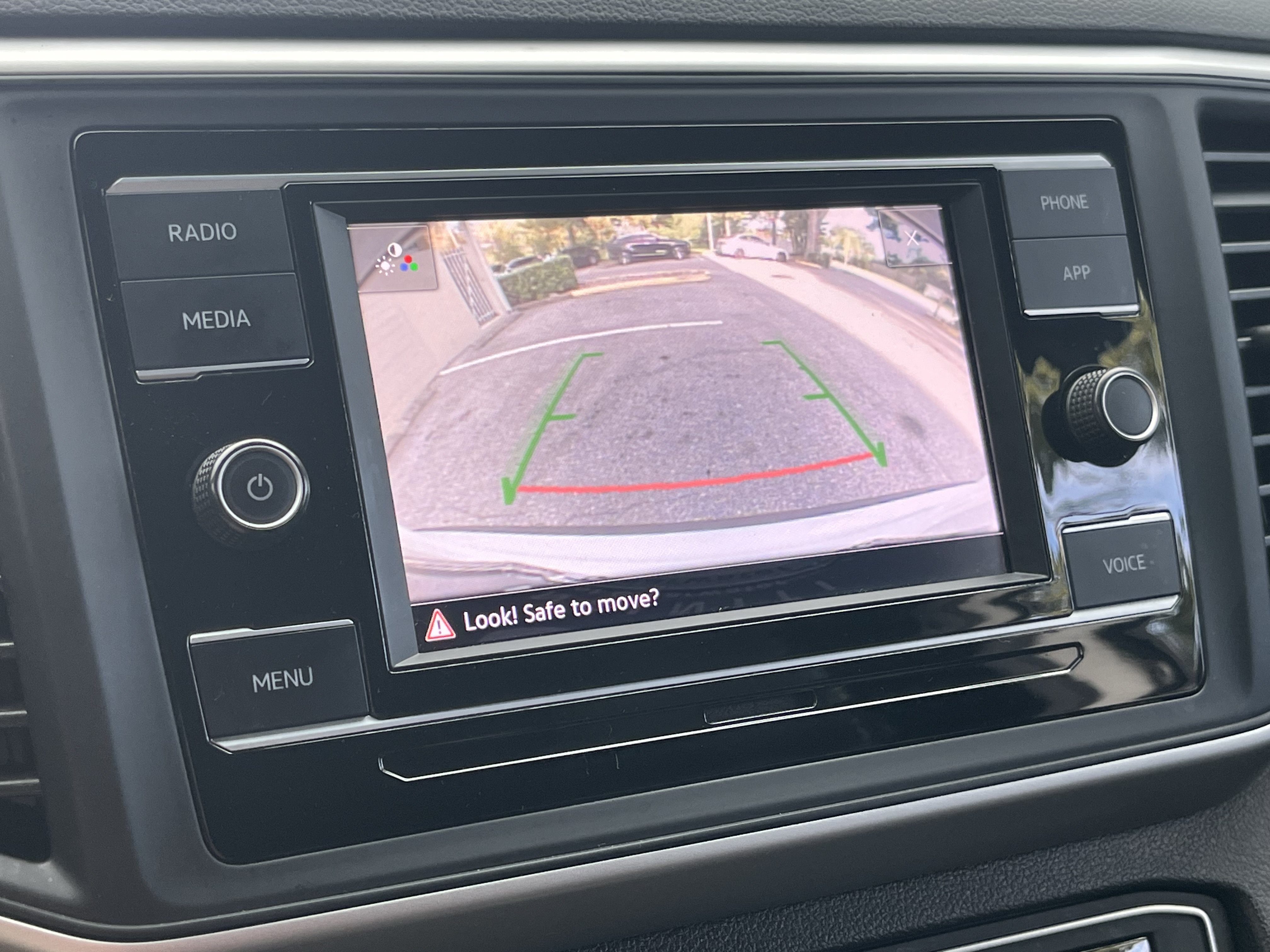 Used 2022 Volkswagen Atlas Cross Sport SE FWD image 3