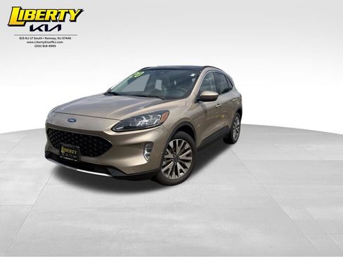 Used 2020 Ford Escape Titanium w/ Titanium Premium Package 2.0 AWD/4WD image 3