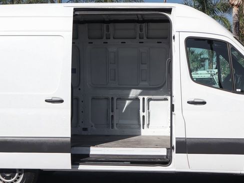 Used 2022 Mercedes-Benz Sprinter 2500 image 11