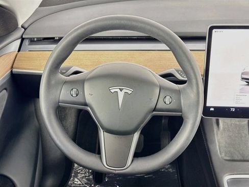 Used 2025 Tesla Model Y Long Range RWD image 31